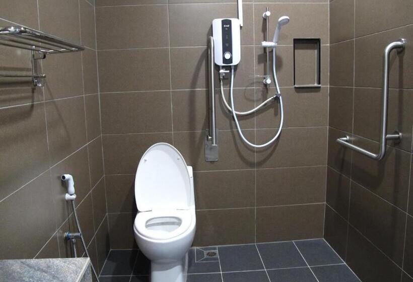 غرفة قياسية لذوى الاحتياجات الخاصة, Sukaramai