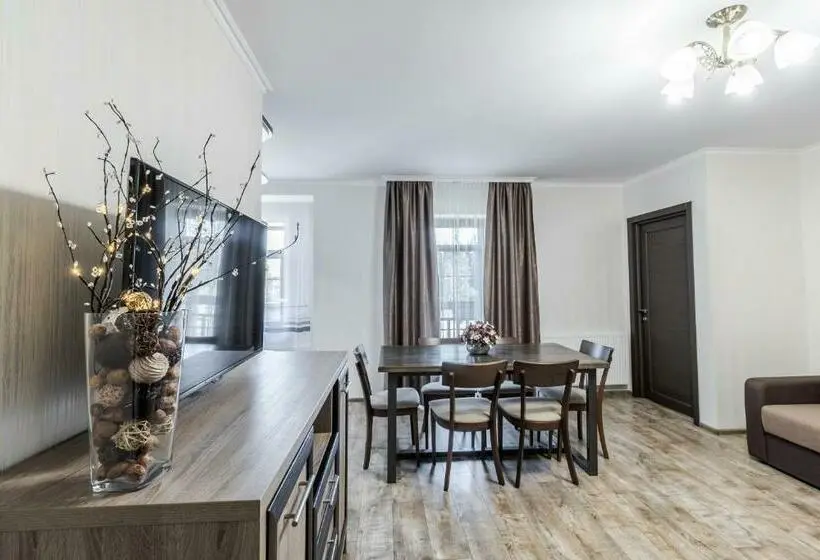 اتاق استاندارد چهارنفره با بالکن, Villa Gor Apartments