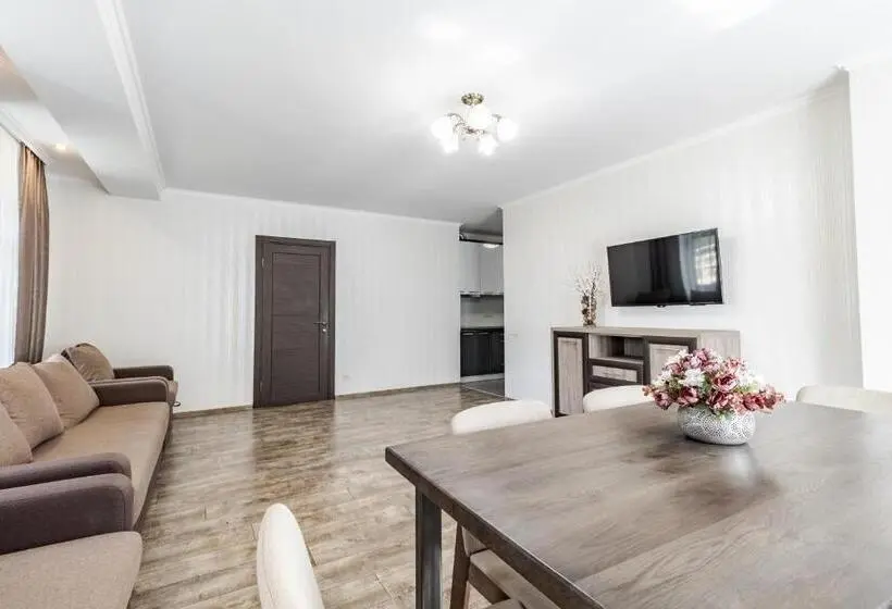 اتاق استاندارد چهارنفره با بالکن, Villa Gor Apartments