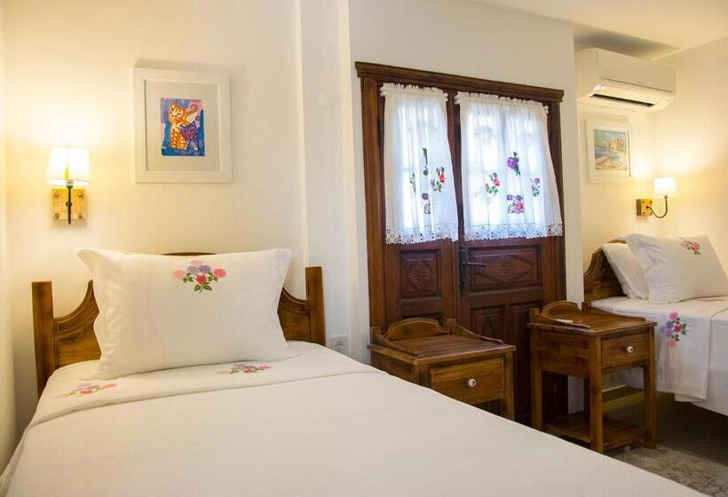 סוויטה, Monza House Otel