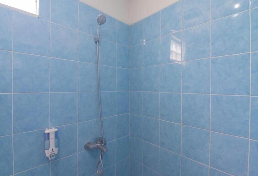 Номер Deluxe, Reddoorz Syariah @ Kolonial Guest House