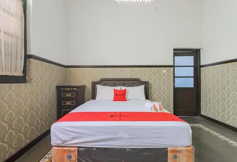 デラックスルーム, Reddoorz Syariah @ Kolonial Guest House