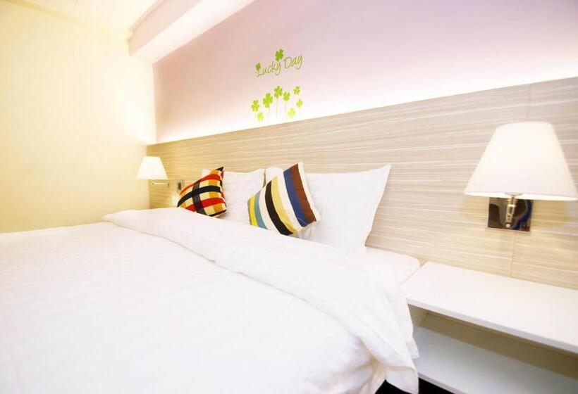 غرفة قياسية, Good Luck Inn