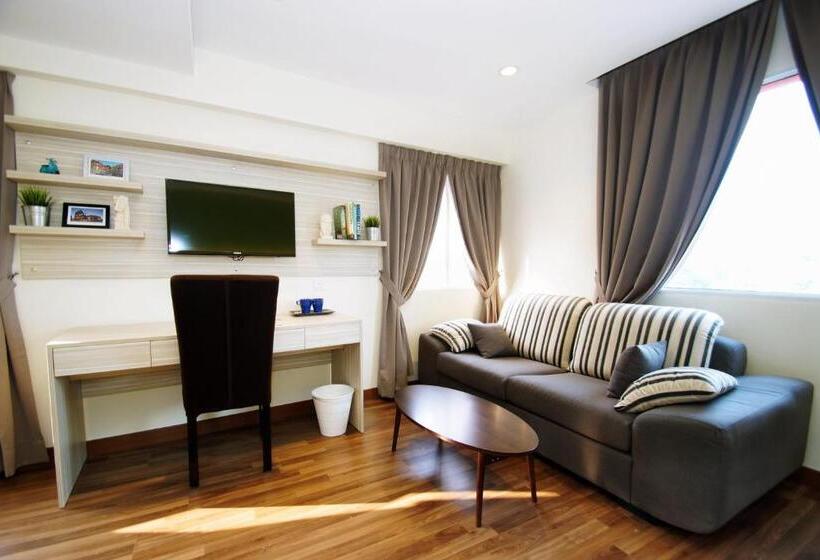 جناح بريميوم, Good Luck Inn