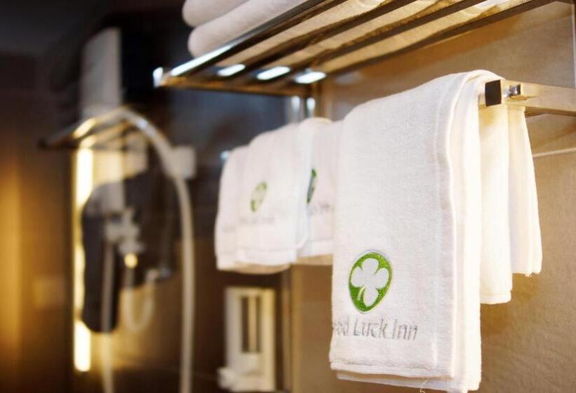 غرفة إقتصادية, Good Luck Inn