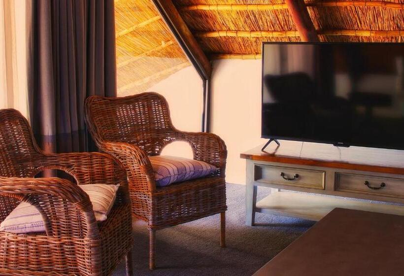 Suite with lake view, Clivia Lodge