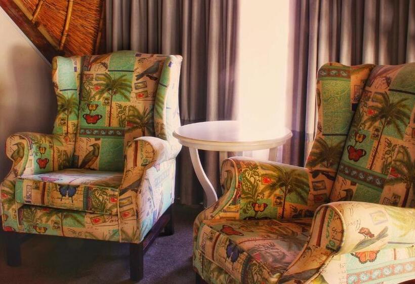 Suite with lake view, Clivia Lodge