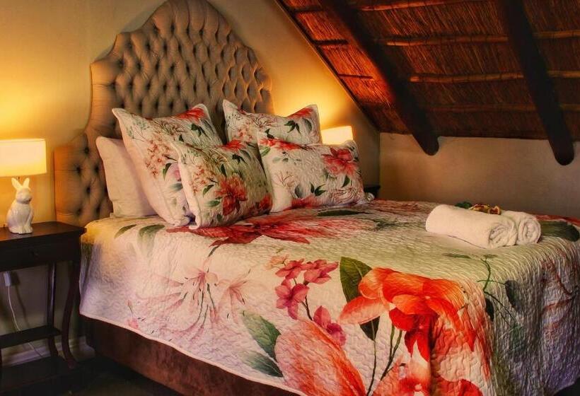 Suite with lake view, Clivia Lodge