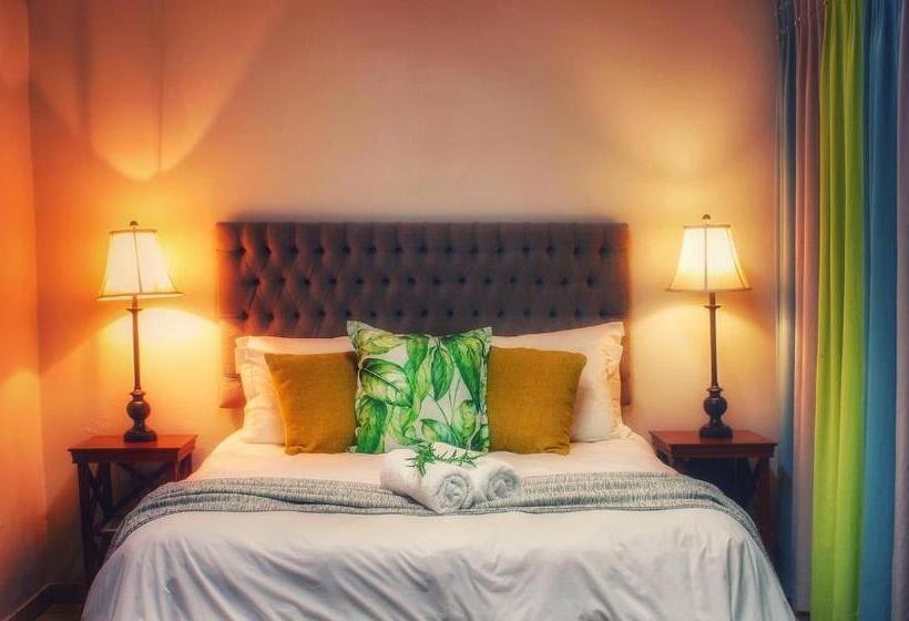 Номер Стандарт, Clivia Lodge
