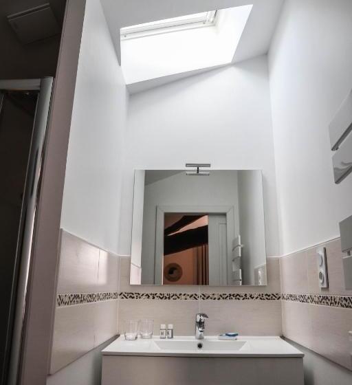 Трехместный Номер Стандарт Вид на Бассейн, Les Peyres