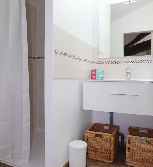 Трехместный Номер Стандарт Вид на Бассейн, Les Peyres