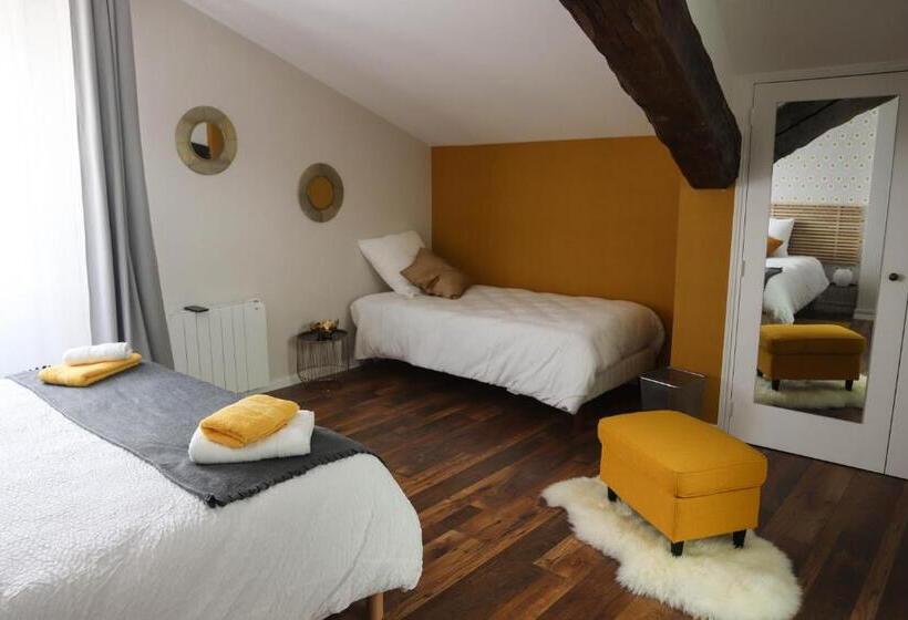 Трехместный Номер Стандарт Вид на Бассейн, Les Peyres