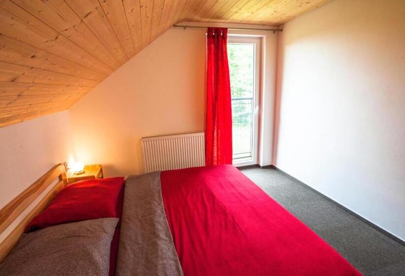 带大床的套房, Penzion A Apartmány Skipark Hraběšice