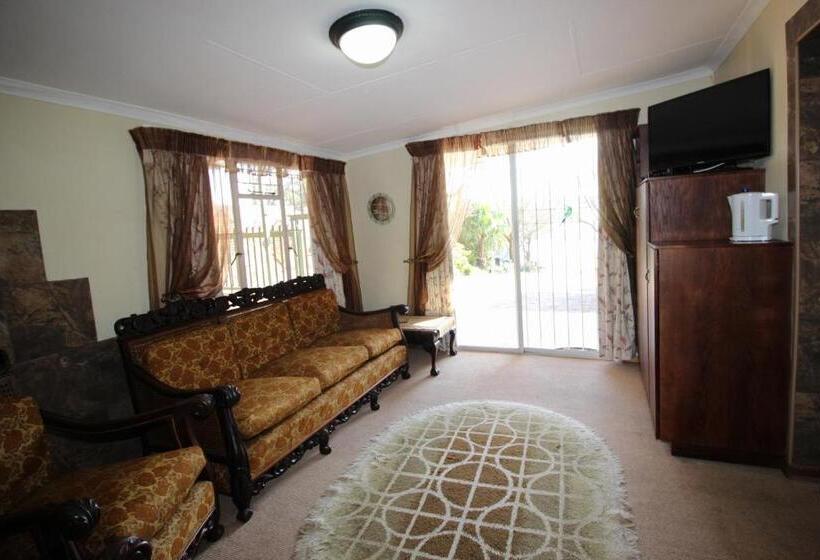 חדר קומפורט לשלושה, Waterfront Guest House