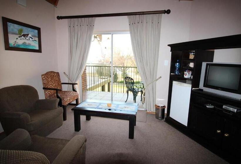 חדר סטנדרט לשלושה עם מרפסת, Waterfront Guest House