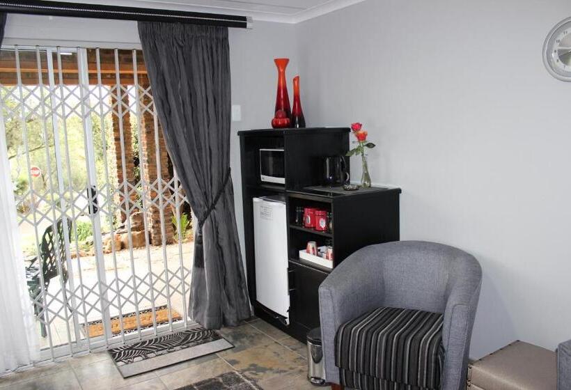 חדר משפחתי נוף לגינה, Waterfront Guest House