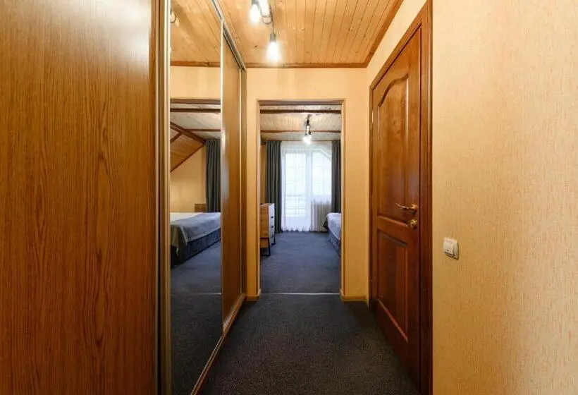 デラックスの４人部屋, Voevodyno Resort
