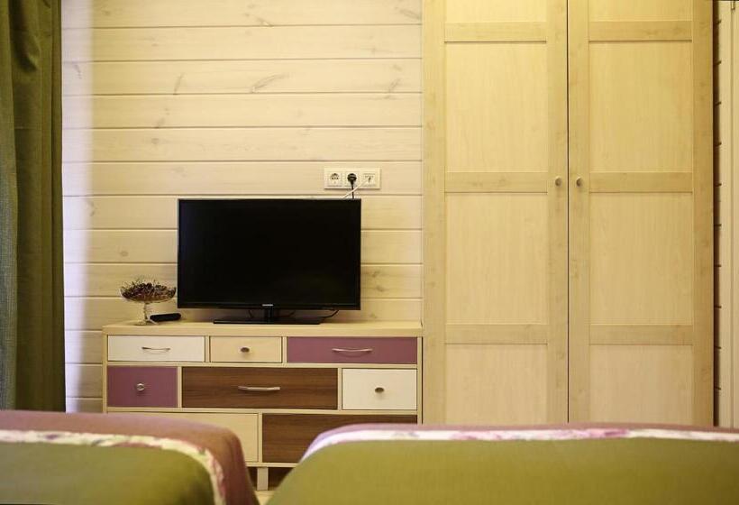 家庭间, Voevodyno Resort