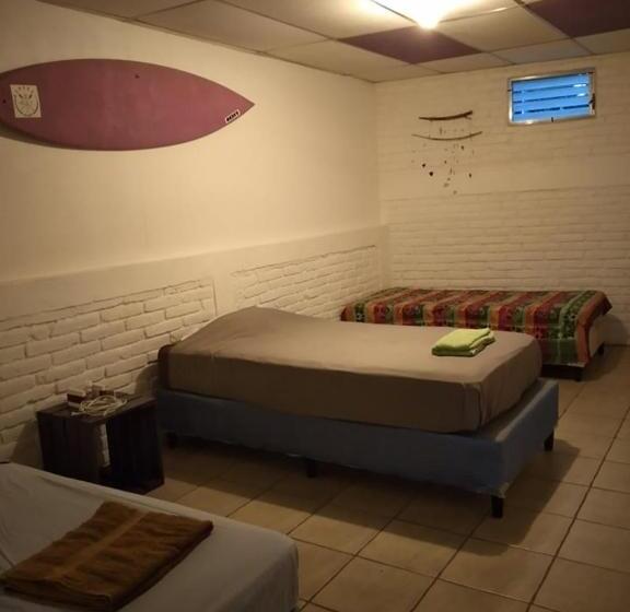 Трехместный Номер Стандарт Совместная Ванная, Bananoz Surfhouse