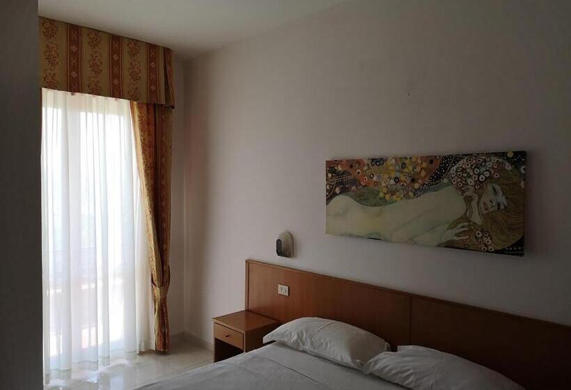 غرفة قياسية, Balcone Sul Metauro