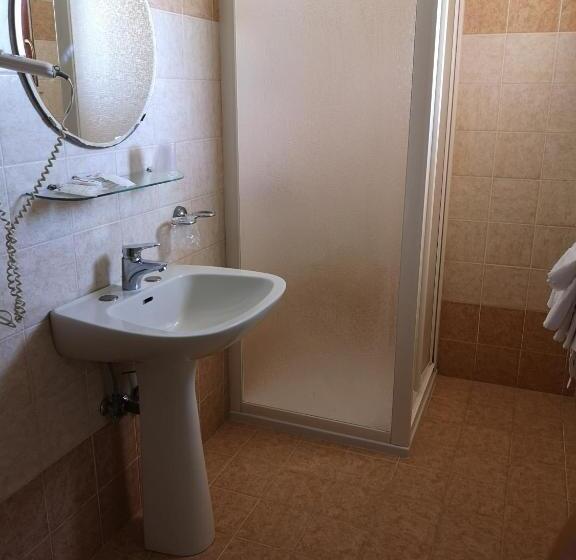 غرفة قياسية, Balcone Sul Metauro