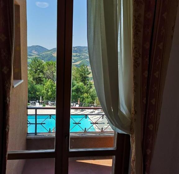 غرفة قياسية, Balcone Sul Metauro