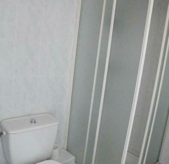 Четырехместный Номер Стандарт, Hôtel Des Voyageurs