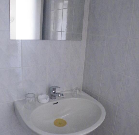 Четырехместный Номер Стандарт, Hôtel Des Voyageurs