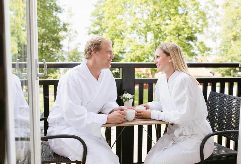 جناح جونيور مزوَّد بشرفة, Katrinelund Gästgiveri & Sjökrog