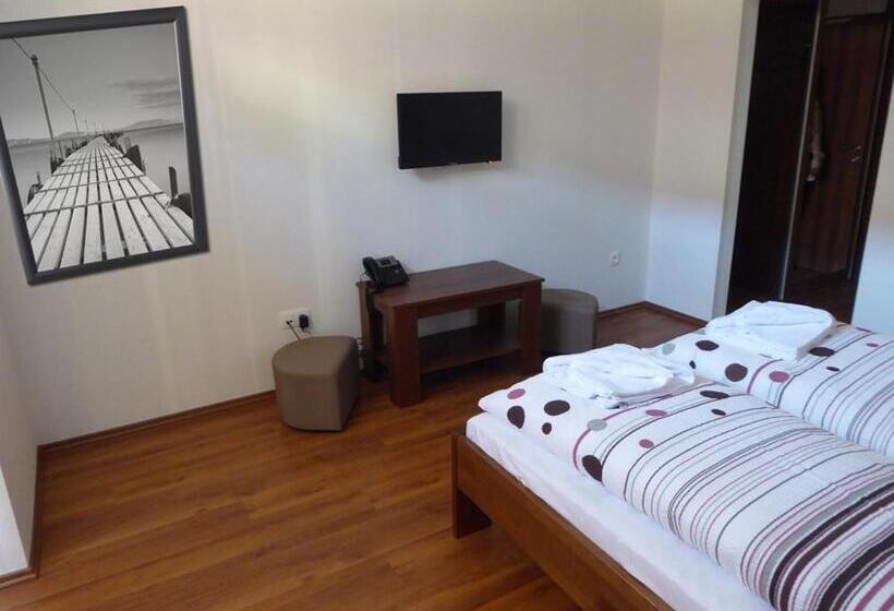 스탠다드 룸, Jolán Pension & Restaurant