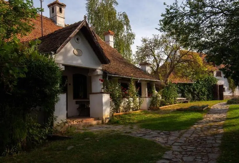 浴室共有ファミリールーム, Count Kálnoky S Transylvanian Guesthouses