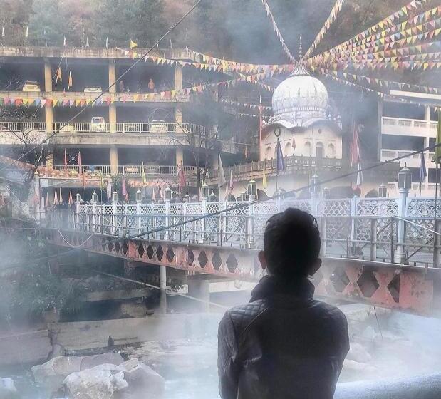 غرفة قياسية مطلّة علي البحيرة, Manikaran View