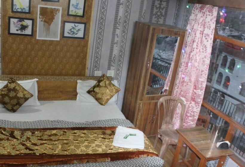 غرفة قياسية مطلّة علي البحيرة, Manikaran View