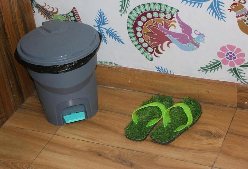 غرفة قياسية مطلة على الجبل, Manikaran View