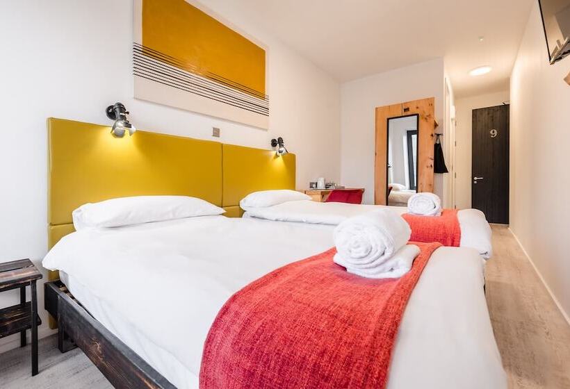 Номер Стандарт, Cardiff Arms Bistro &