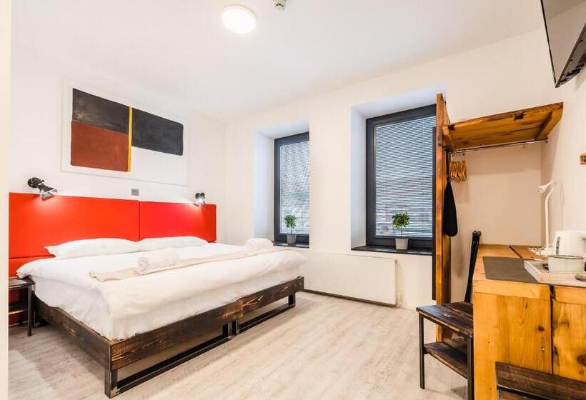 Номер Deluxe, Cardiff Arms Bistro &