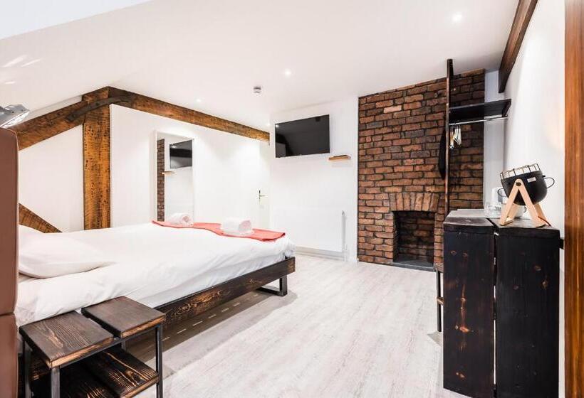 Номер Deluxe, Cardiff Arms Bistro &