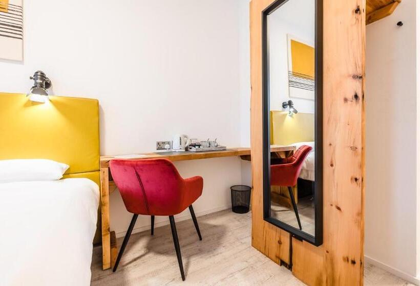 Номер Стандарт, Cardiff Arms Bistro &