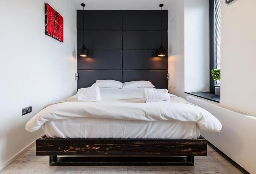 Номер Стандарт, Cardiff Arms Bistro &