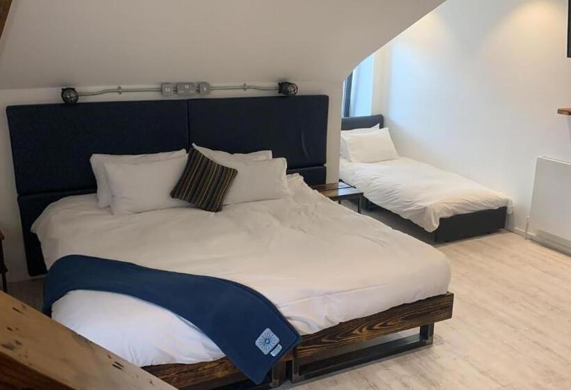 Номер Deluxe, Cardiff Arms Bistro &