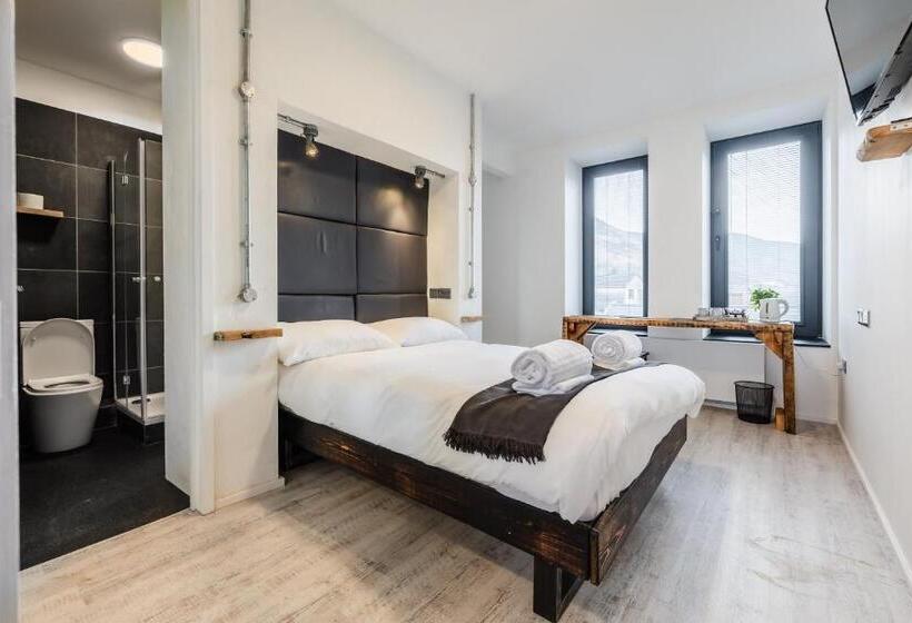 Номер Стандарт, Cardiff Arms Bistro &