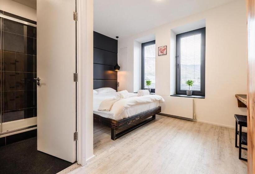 Номер Стандарт, Cardiff Arms Bistro &