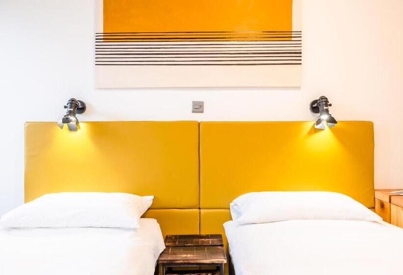 Номер Стандарт, Cardiff Arms Bistro &