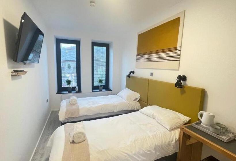 Номер Стандарт, Cardiff Arms Bistro &