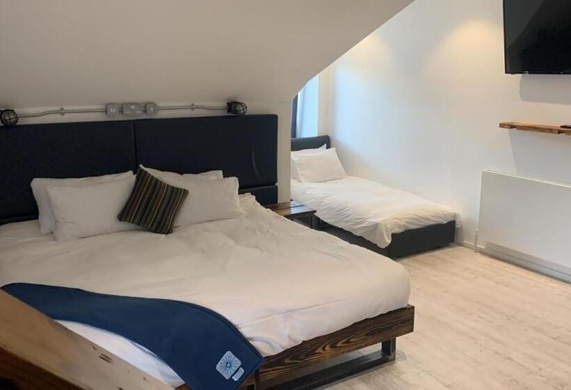 Номер Deluxe, Cardiff Arms Bistro &