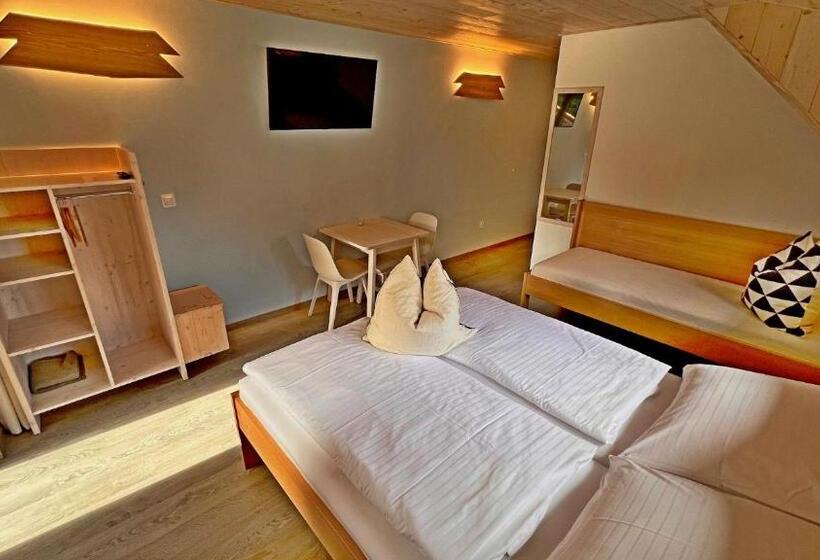 Трехместный Номер Стандарт с Балконом, Penzion A Kemp Harasov