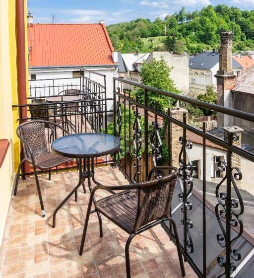 חדר אקונומי לארבעה, Penzion Růže