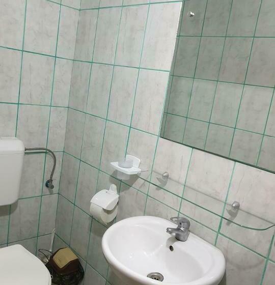 Семейное Бунгало, Pensiunea Gernik 100