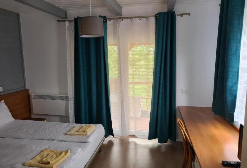 Номер Deluxe, Pensiunea Gernik 100