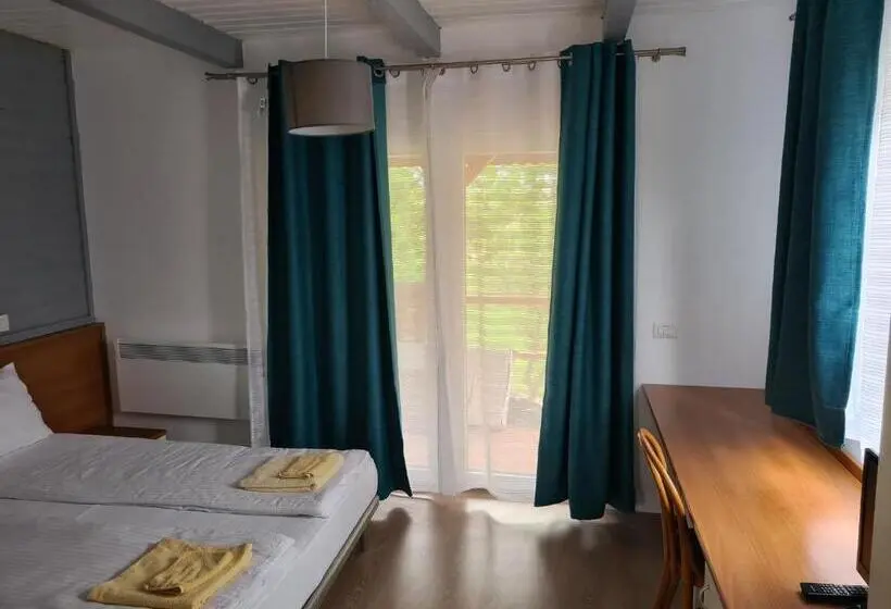 Deluxe-huone, Pensiunea Gernik 100